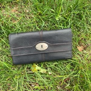 Black fossil wallet